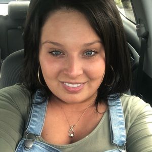 Meet your Posher, Kayla